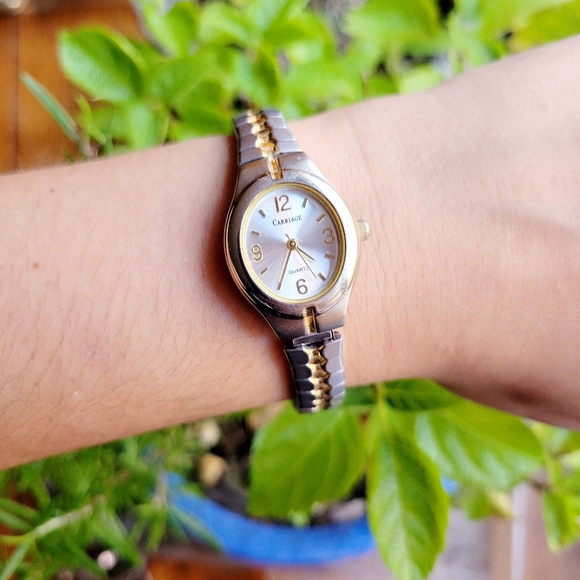 Vintage Timex Carriage Quartz Womens Womans Silver & Gold Dainty Stretch Watch - Picture 2 of 6